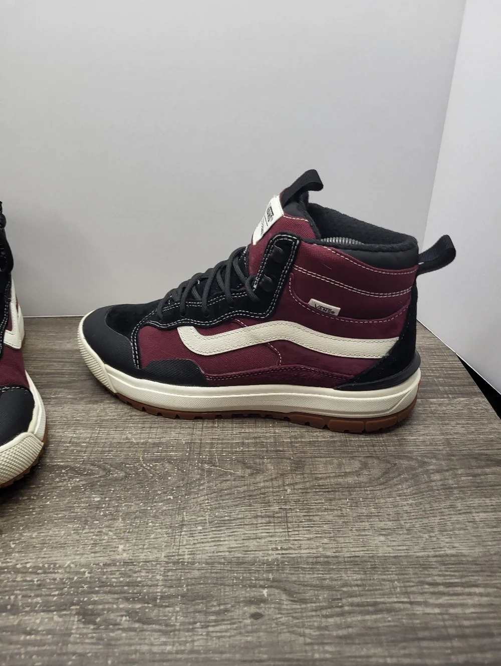 Vans Ultrarange Exo HI MTE Casual Boot Mens Size 7.5 Burgundy White Shoes 500383